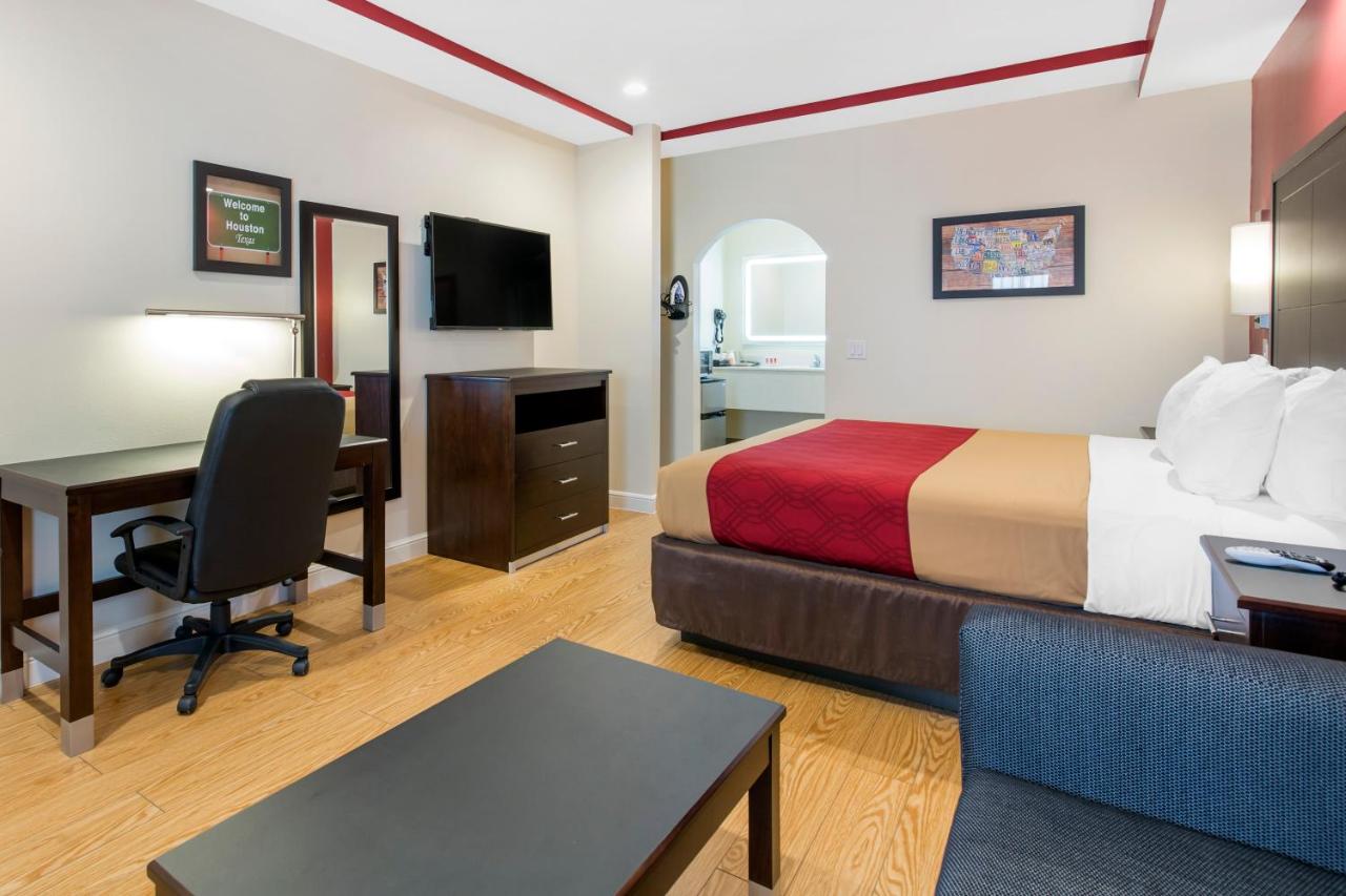King Suite at Red Star Inn & Suites