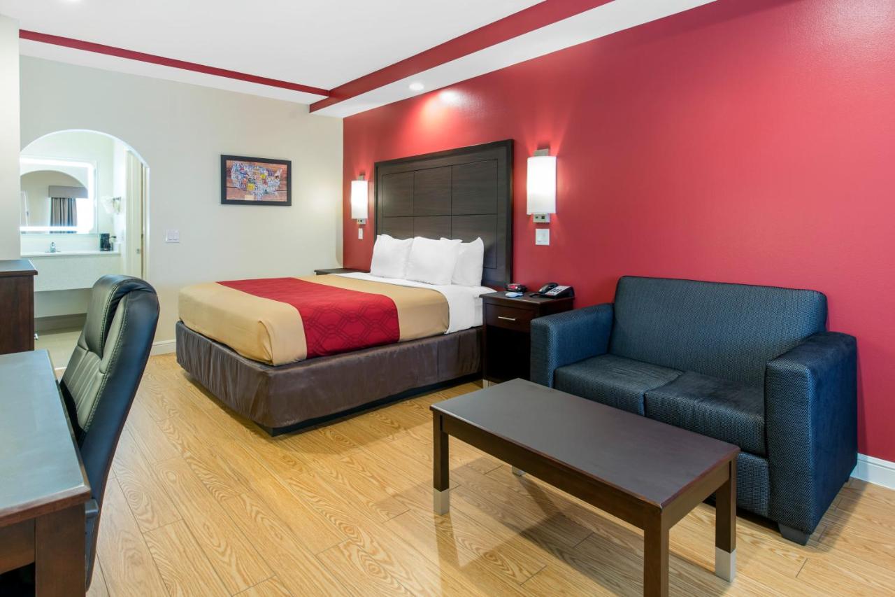 King Suite at Red Star Inn & Suites