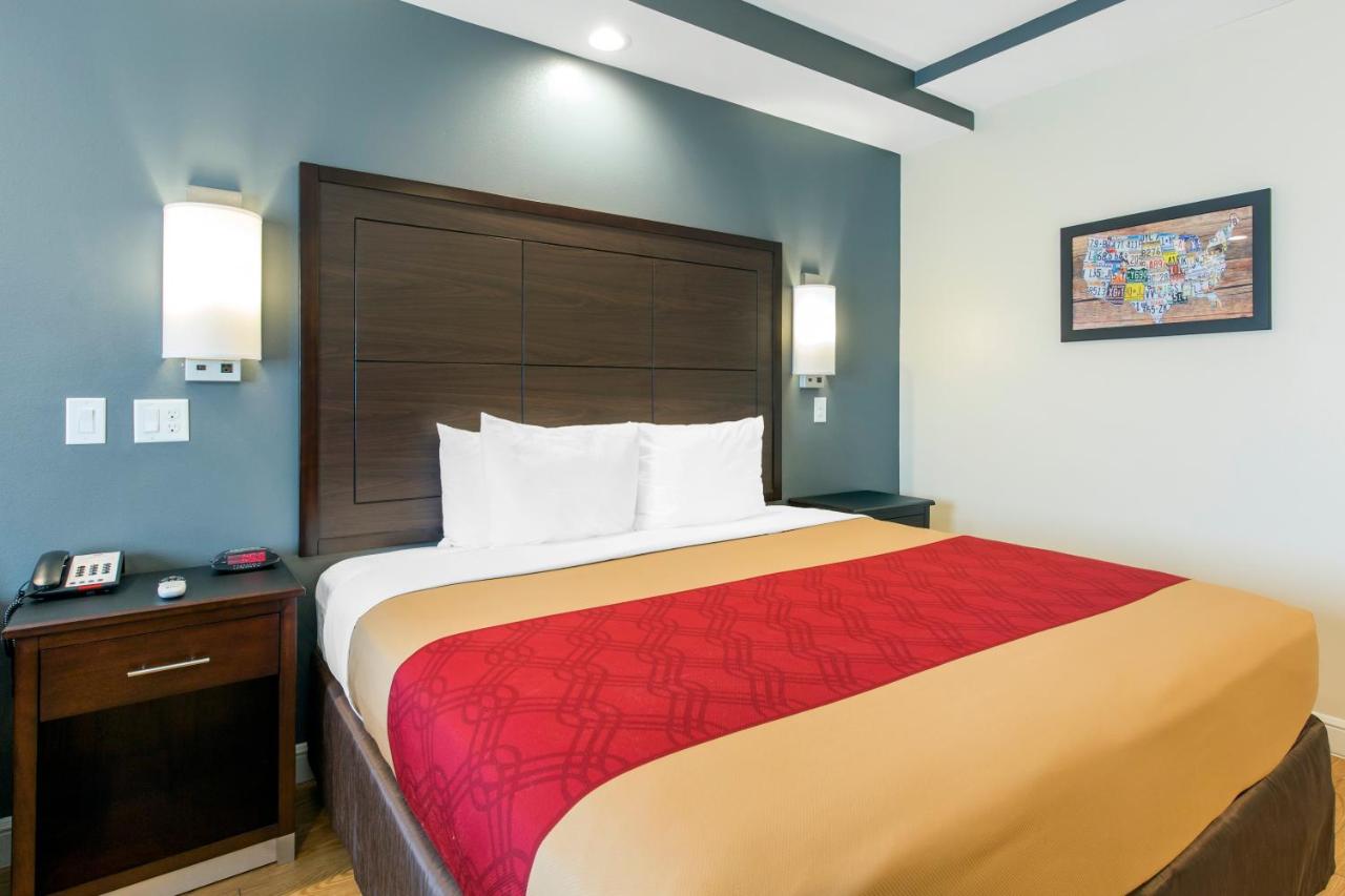 King Suite at Red Star Inn & Suites