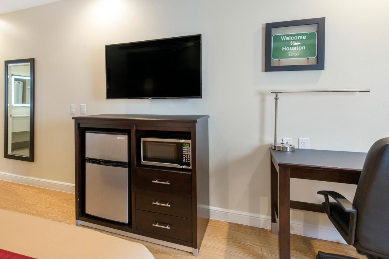 King Suite at Red Star Inn & Suites