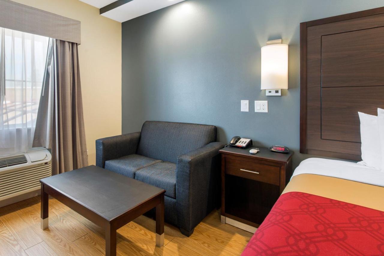 King Suite at Red Star Inn & Suites