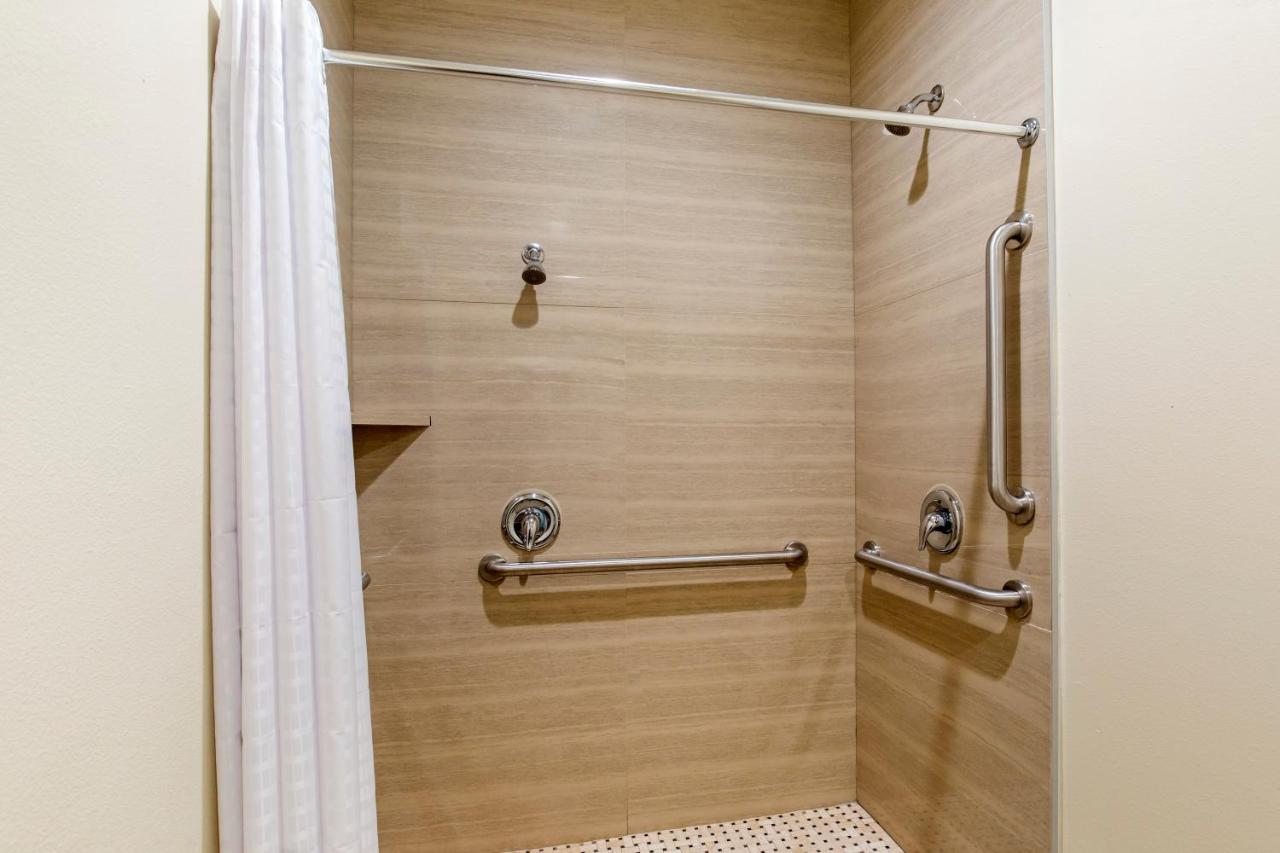 King Suite at Red Star Inn & Suites