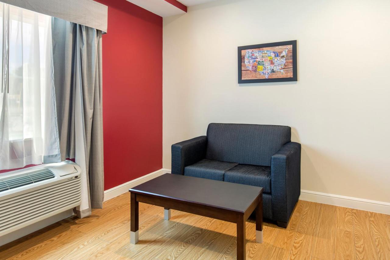 King Suite with Whirlpool at Red Star Inn & Suites