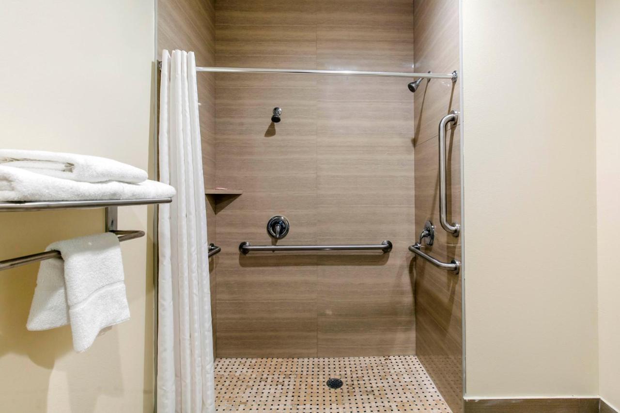 King Suite with Whirlpool at Red Star Inn & Suites