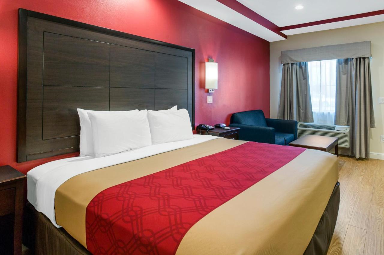 King Suite at Red Star Inn & Suites