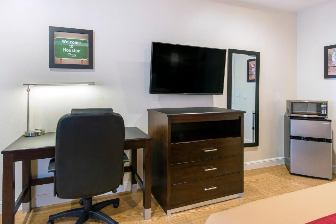 King Suite at Red Star Inn & Suites