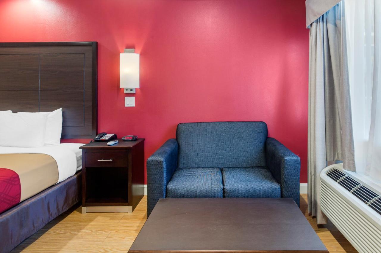 King Suite at Red Star Inn & Suites
