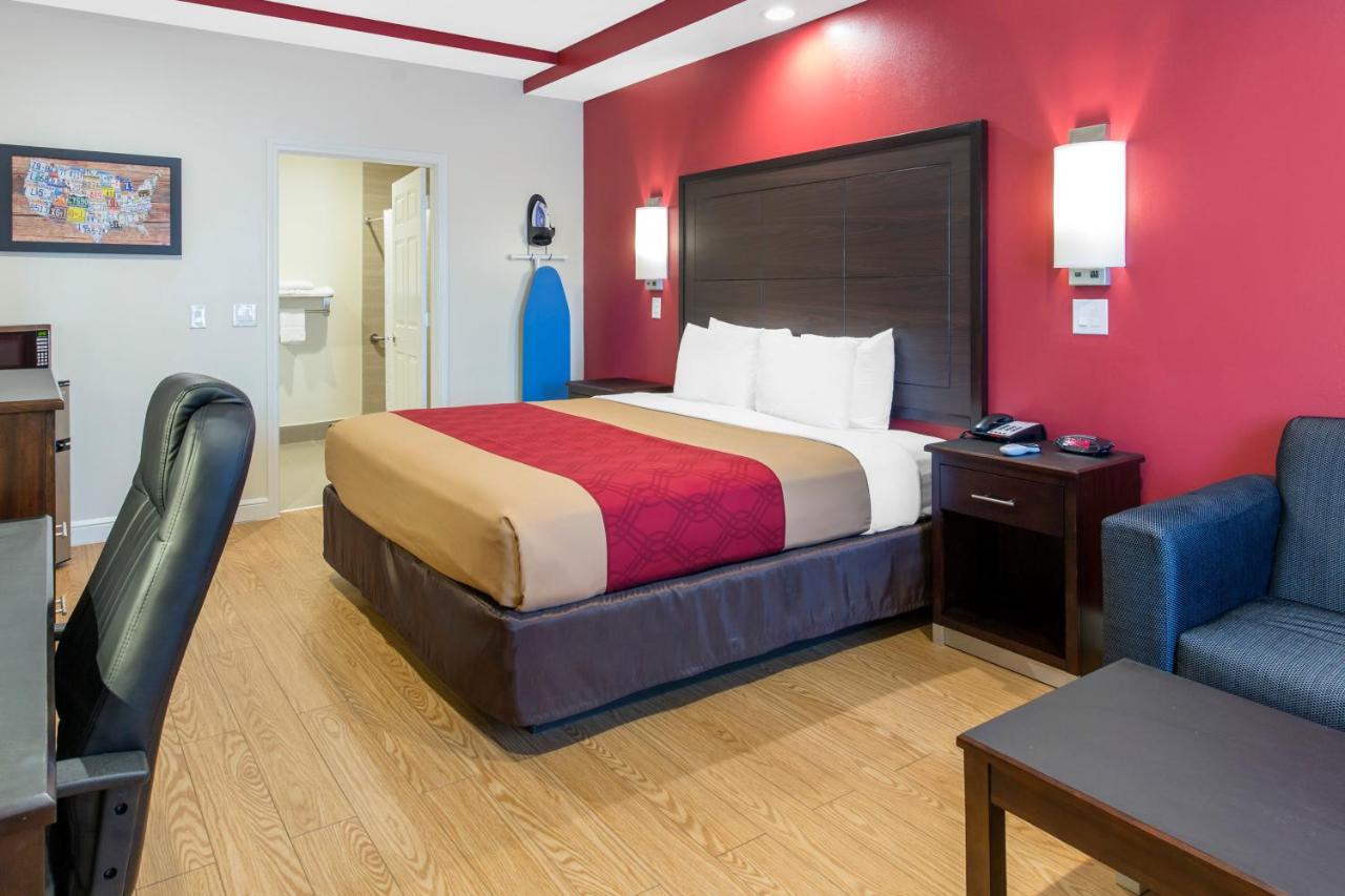King Suite at Red Star Inn & Suites