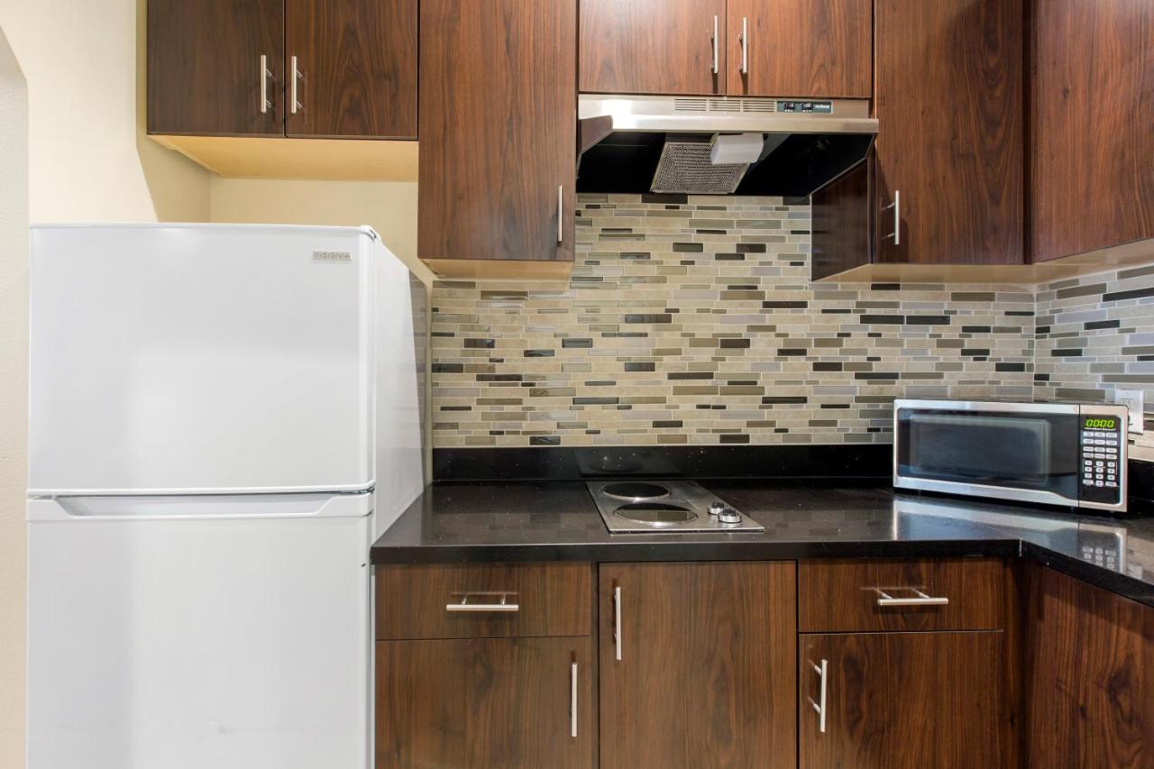 Deluxe Family Room at Red Star Inn & Suites