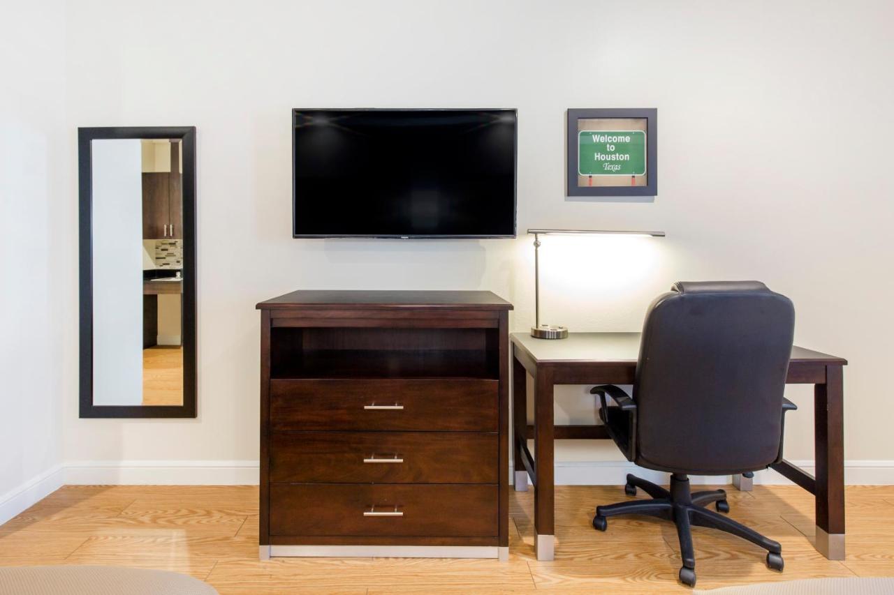Deluxe Family Room at Red Star Inn & Suites