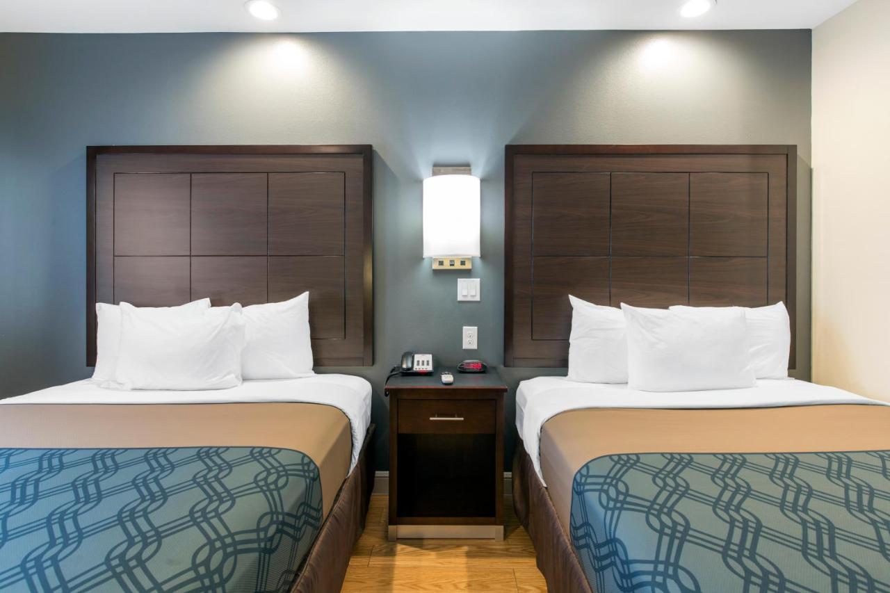 Deluxe Family Room at Red Star Inn & Suites
