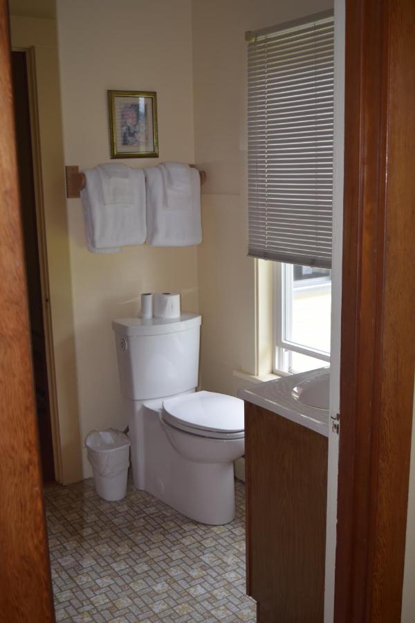 Standard Queen Room at The Long View Lodge