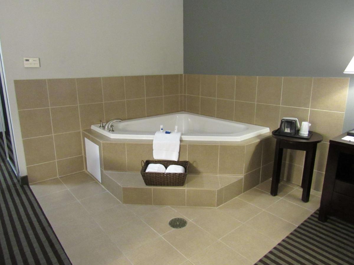 King Suite with Spa Bath - Non-Smoking at Best Western Abbeville Inn & Suites
