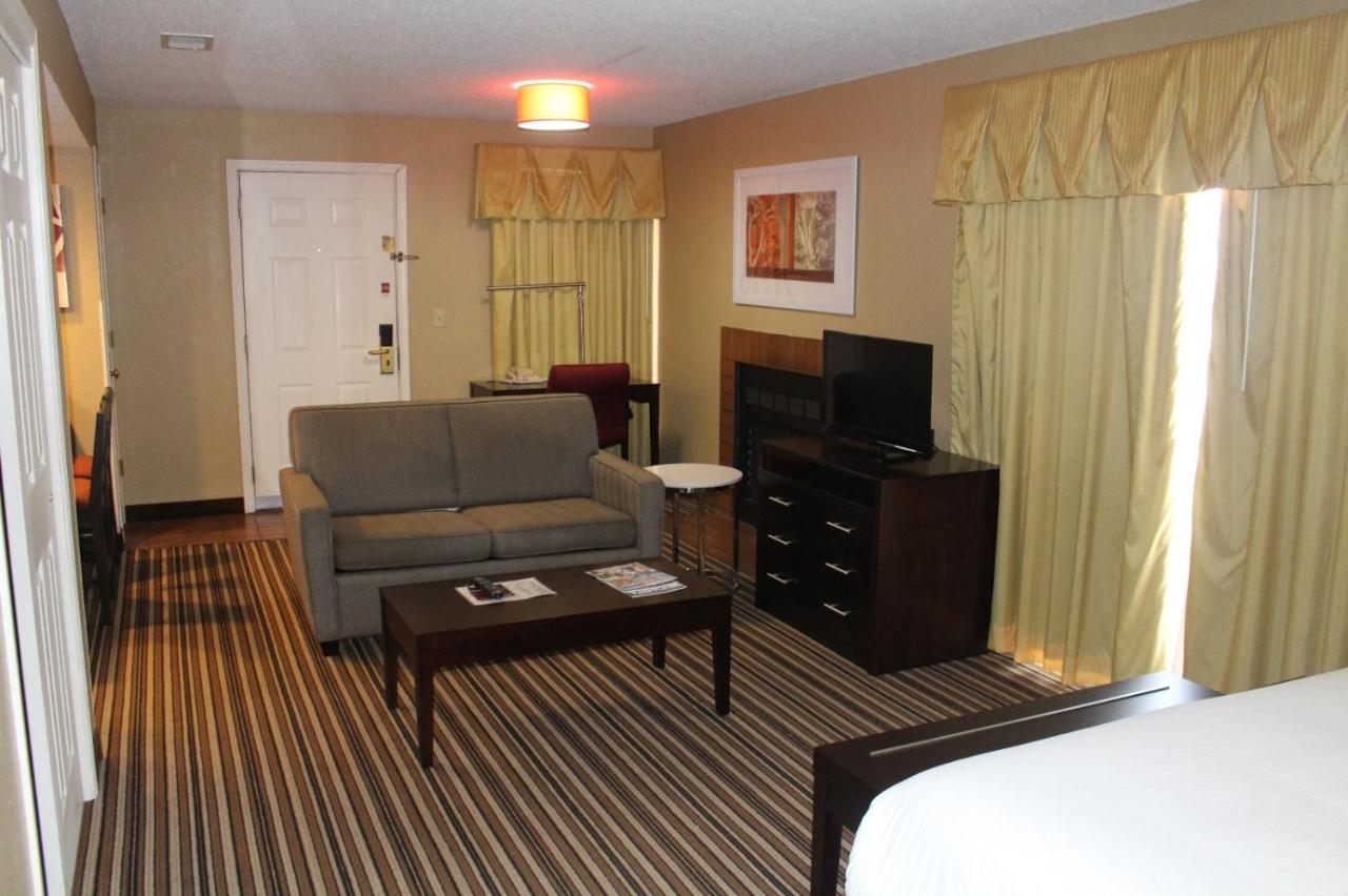 1 Queen Bed, Studio, Accessible Suite, Non-Smoking at Hawthorn Suites by Wyndham Wichita East