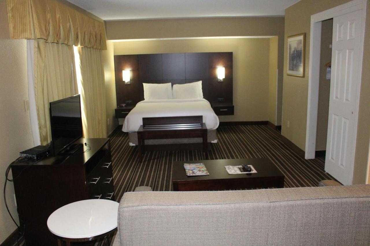 1 Queen Bed, Studio, Accessible Suite, Non-Smoking at Hawthorn Suites by Wyndham Wichita East
