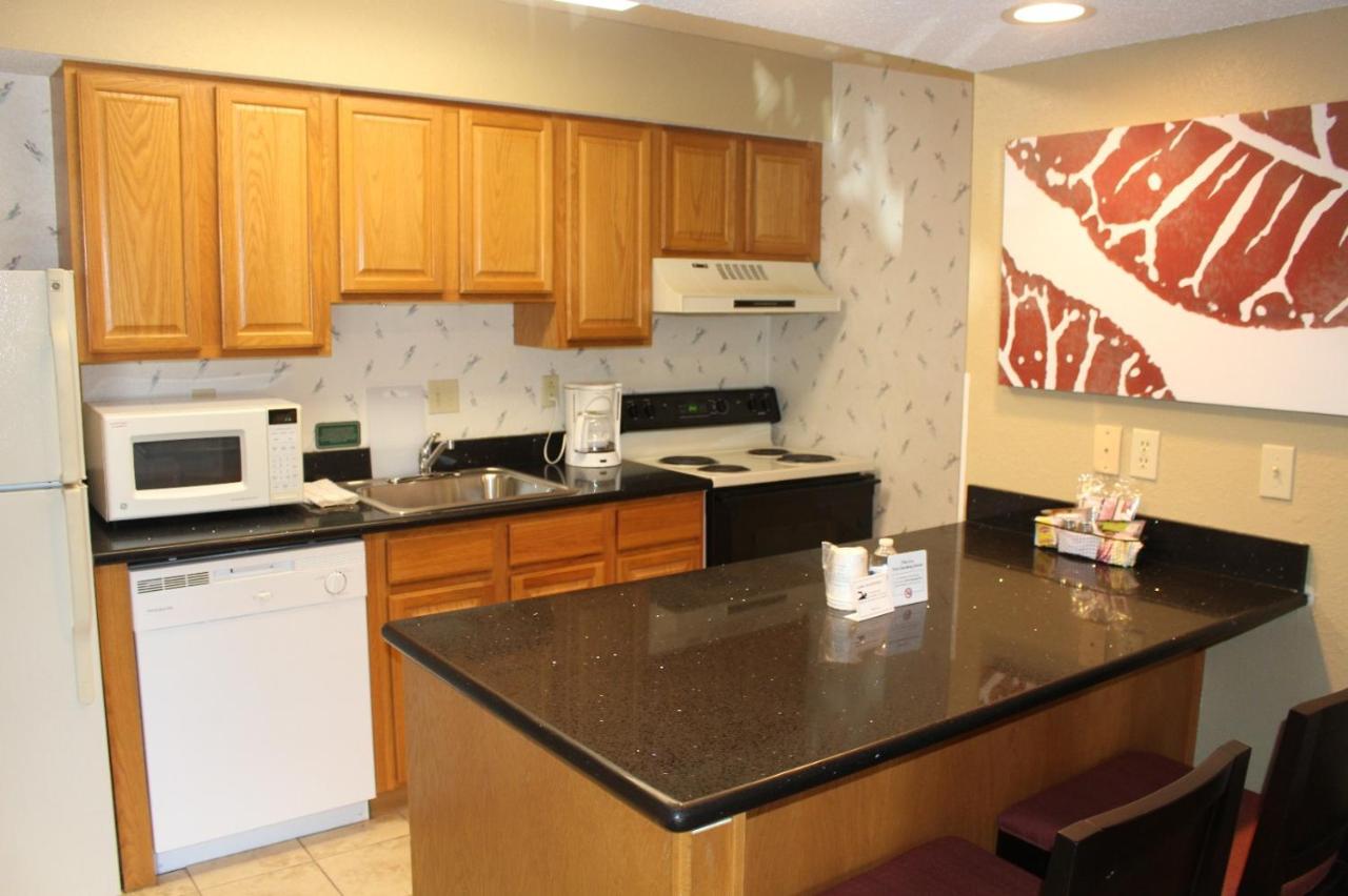 1 Queen Bed, Studio, Accessible Suite, Non-Smoking at Hawthorn Suites by Wyndham Wichita East