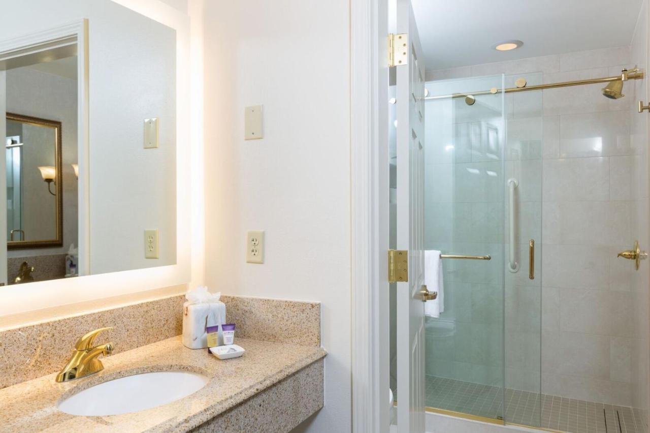 Deluxe Double Room at The Cook Hotel and Conference Center at LSU