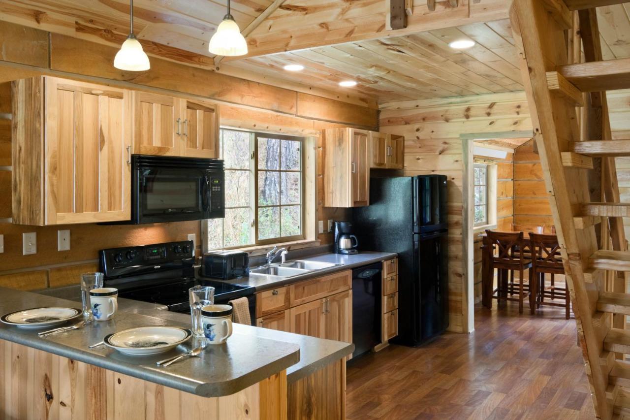 Two-Bedroom Cottage at Rock Crest Lodge And Cabins