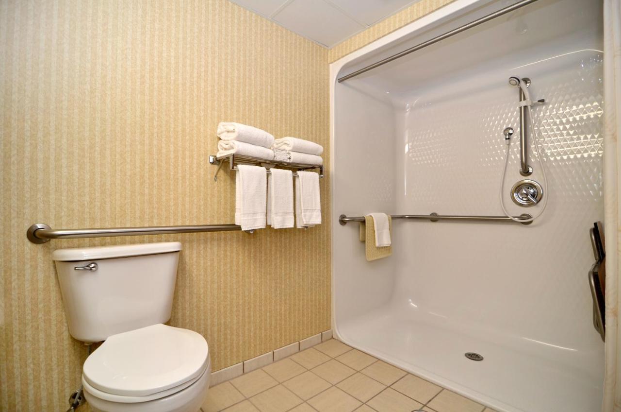 Queen Suite with Two Queen Beds - Non-Smoking at Comfort Inn & Suites Branson Meadows