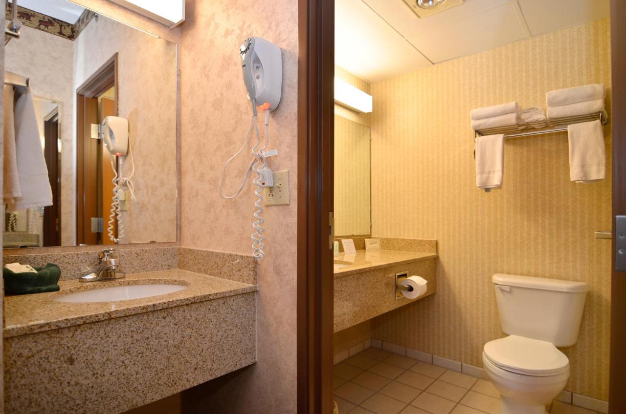 Queen Suite with Two Queen Beds - Non-Smoking at Comfort Inn & Suites Branson Meadows