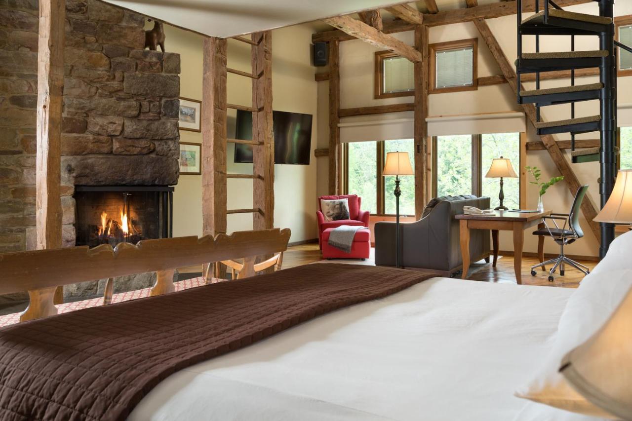 King Suite at Glasbern - A Historic Hotel Of America