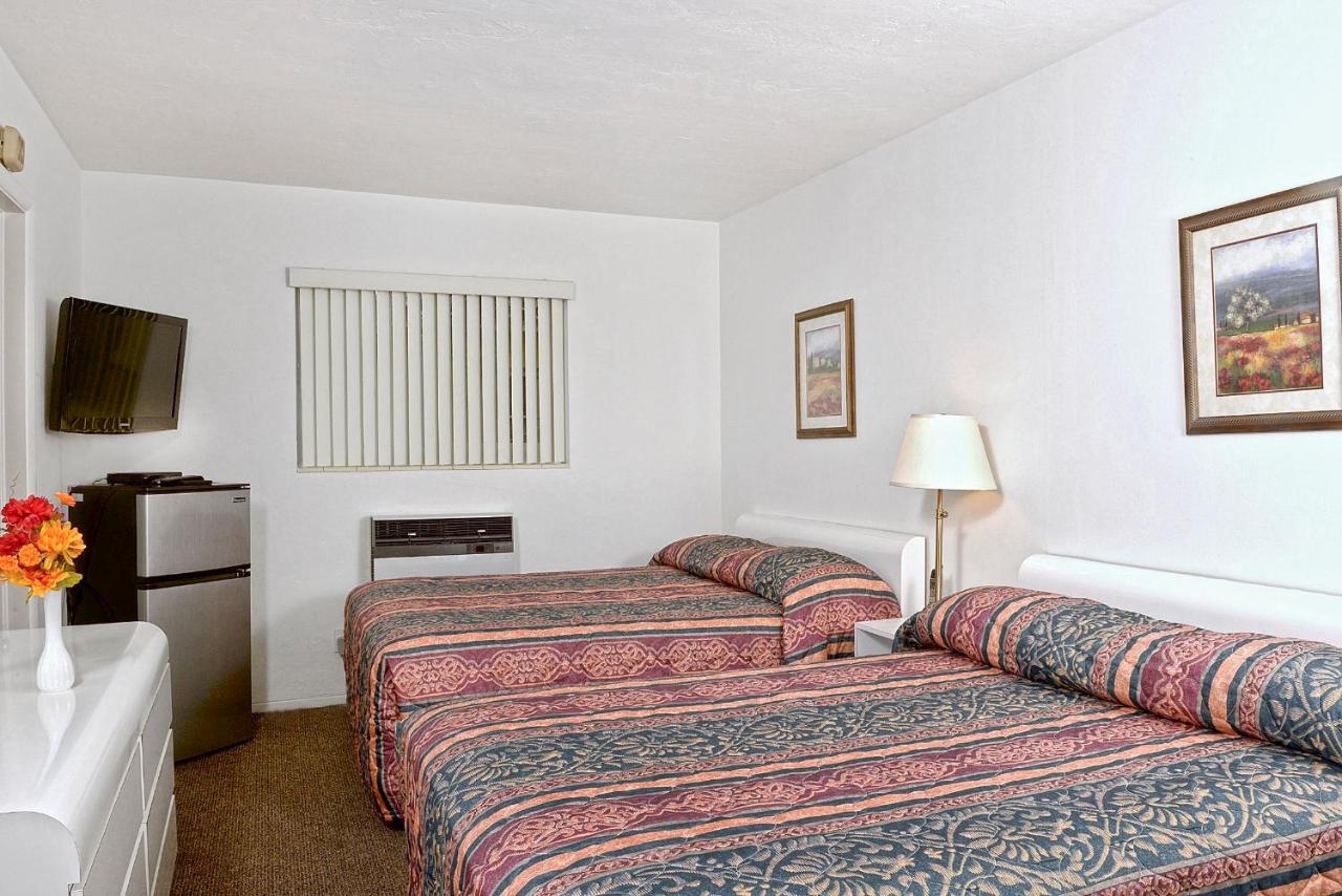 Double Room with View at Shell Motel