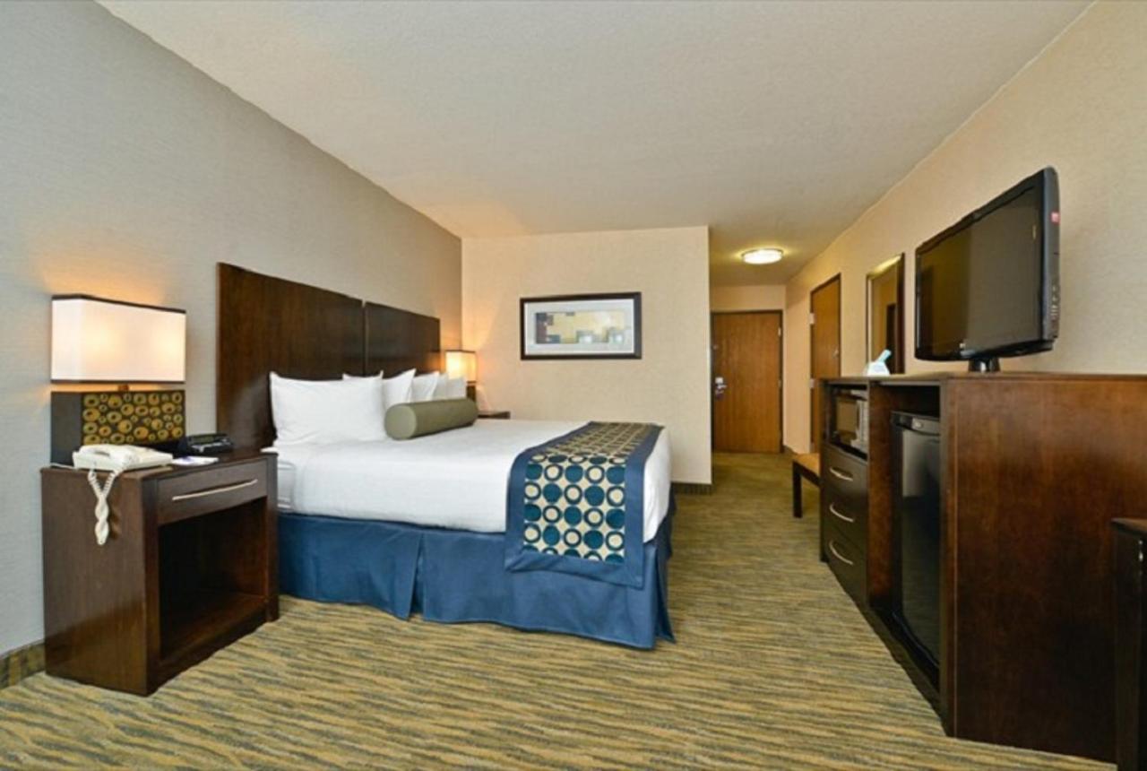 King Room - Disability Access with Roll-In Shower at Best Western Plus Coldwater Hotel
