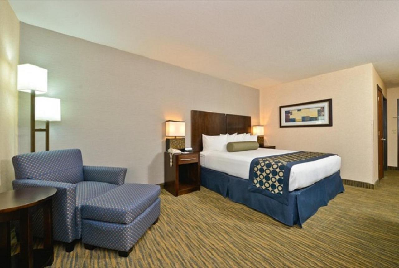 King Room - Disability Access with Roll-In Shower at Best Western Plus Coldwater Hotel