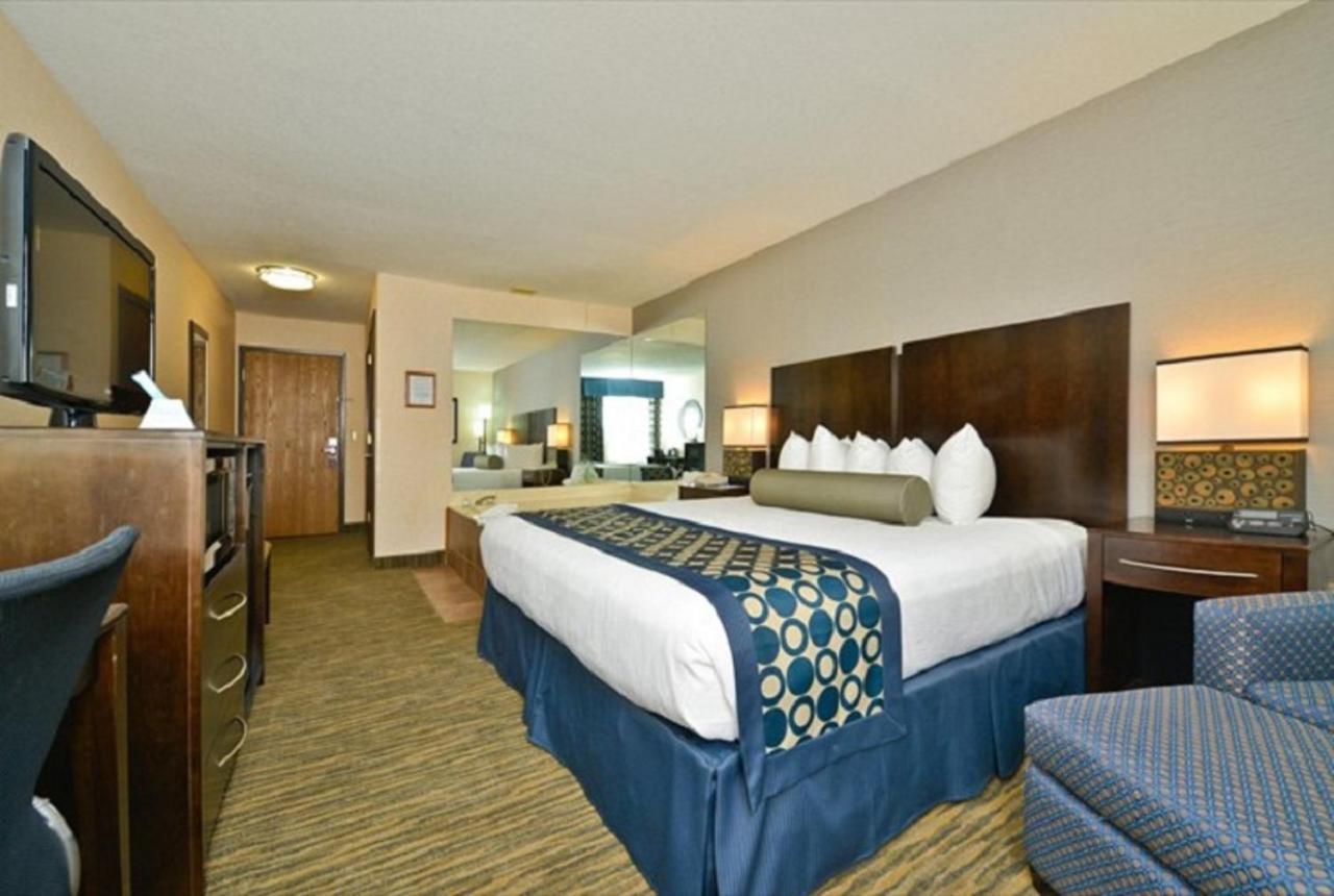Deluxe King Room with Hot Tub - Non-Smoking at Best Western Plus Coldwater Hotel