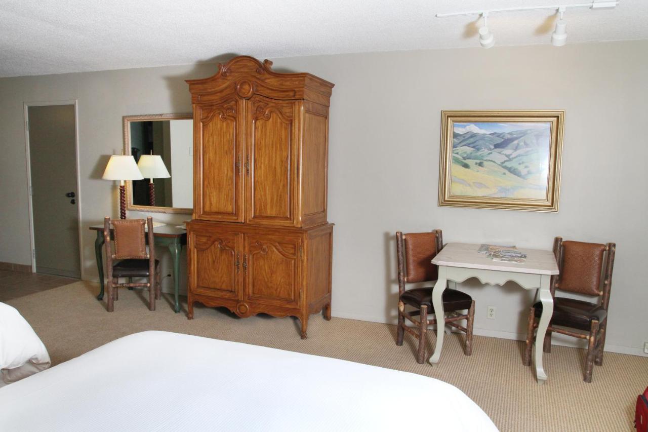 Queen Room with Two Queen Beds with River View at The Lodge at Riverside