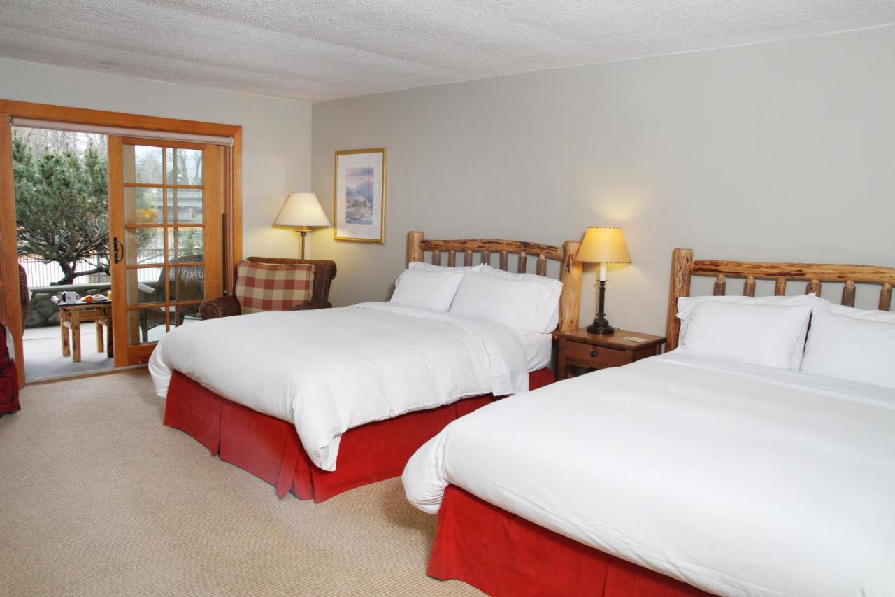 Queen Room with Two Queen Beds with River View at The Lodge at Riverside