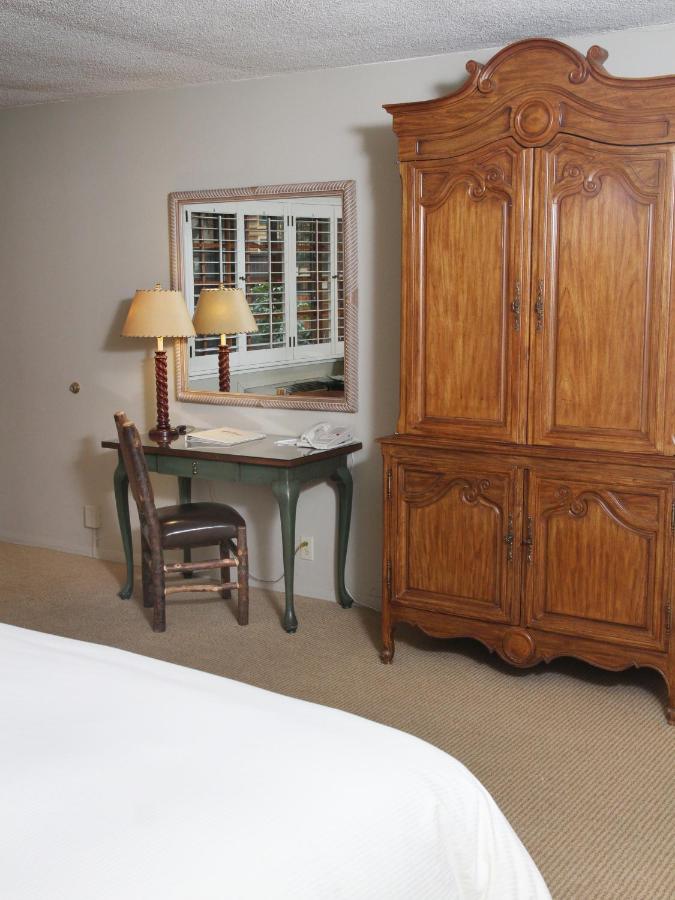 Queen Room with Two Queen Beds at The Lodge at Riverside