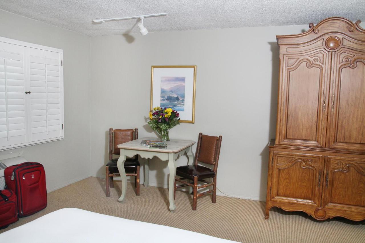 Queen Room with Two Queen Beds at The Lodge at Riverside