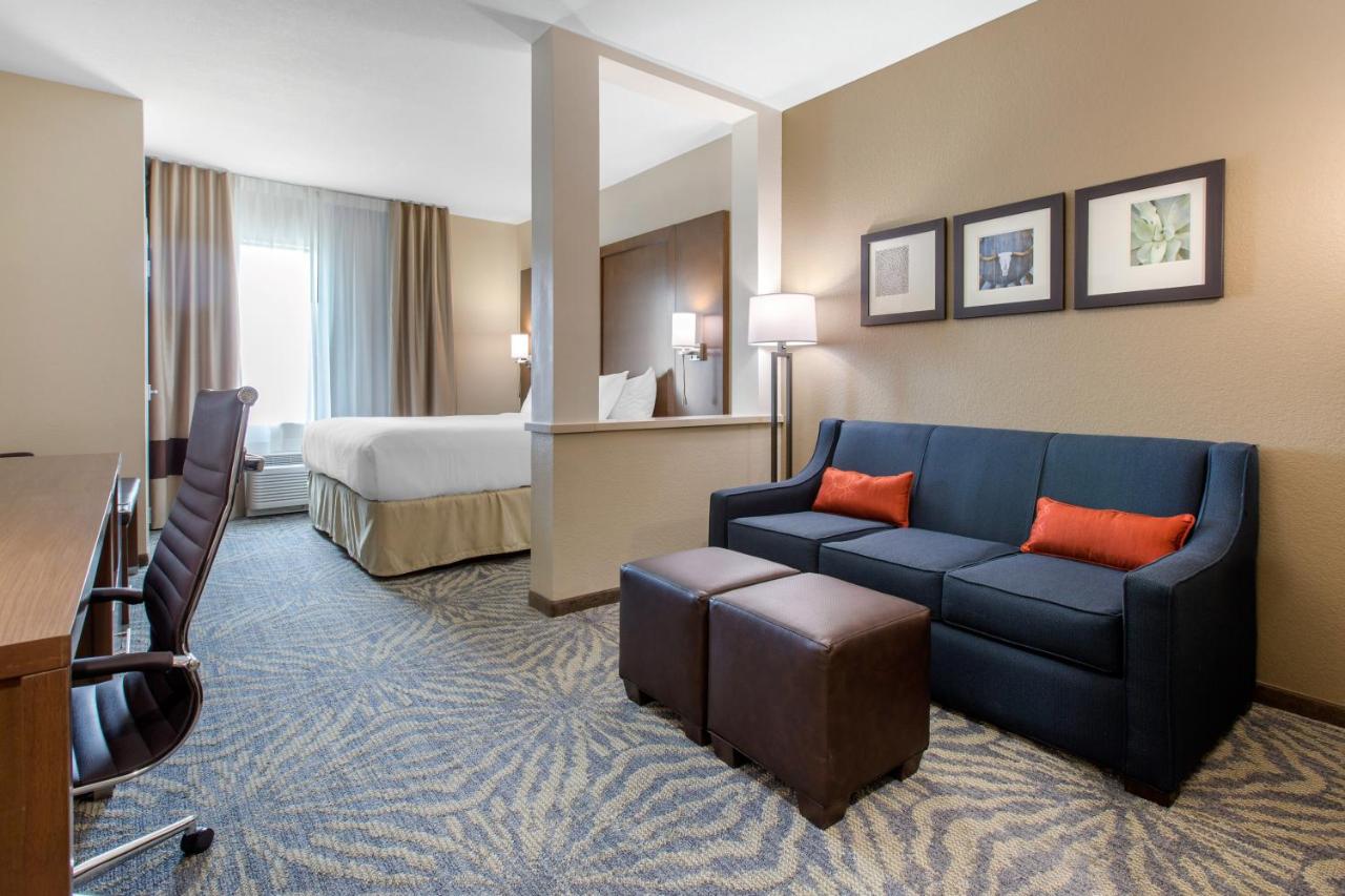 King Suite - Non-Smoking at Comfort Suites - South Austin