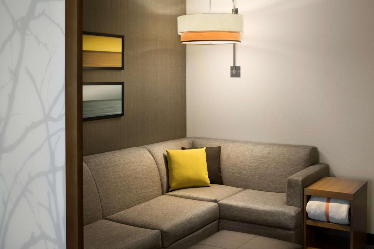 Queen Room - Disability Access at Hyatt Place Biloxi