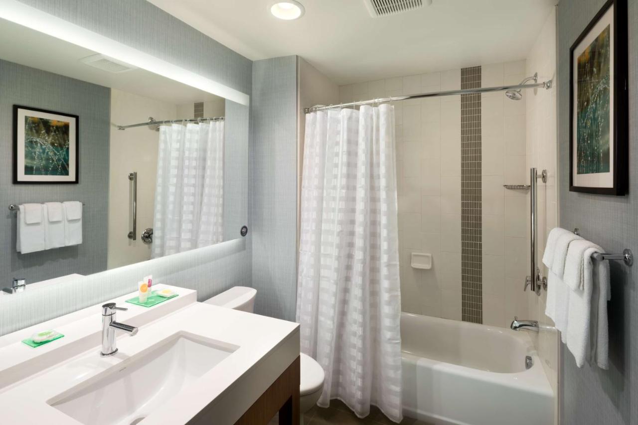 Queen Room - Disability Access at Hyatt Place Biloxi