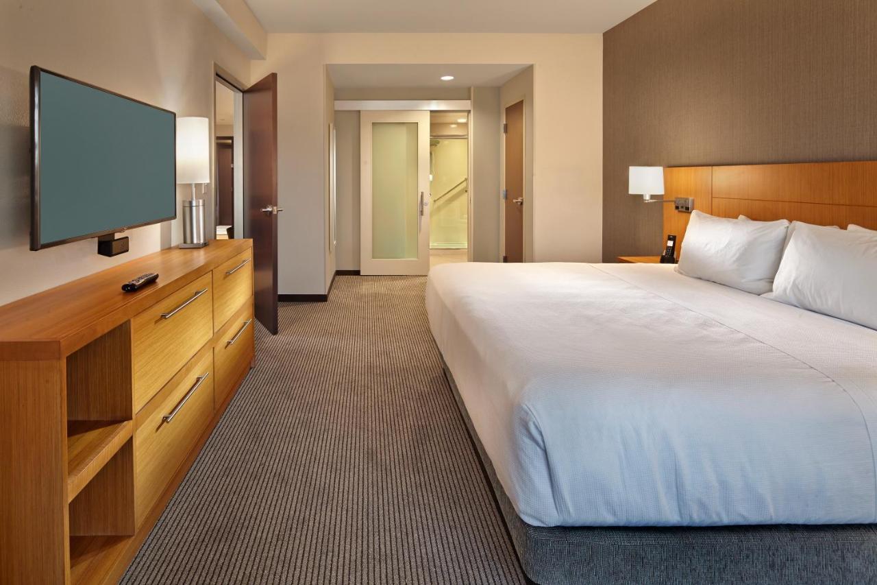 King Suite at Hyatt Place Warwick / Providence Airport