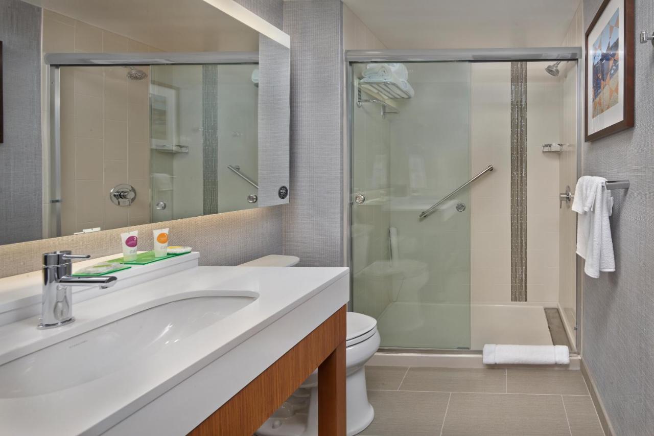 Queen Suite - Disability Access at Hyatt Place Warwick / Providence Airport