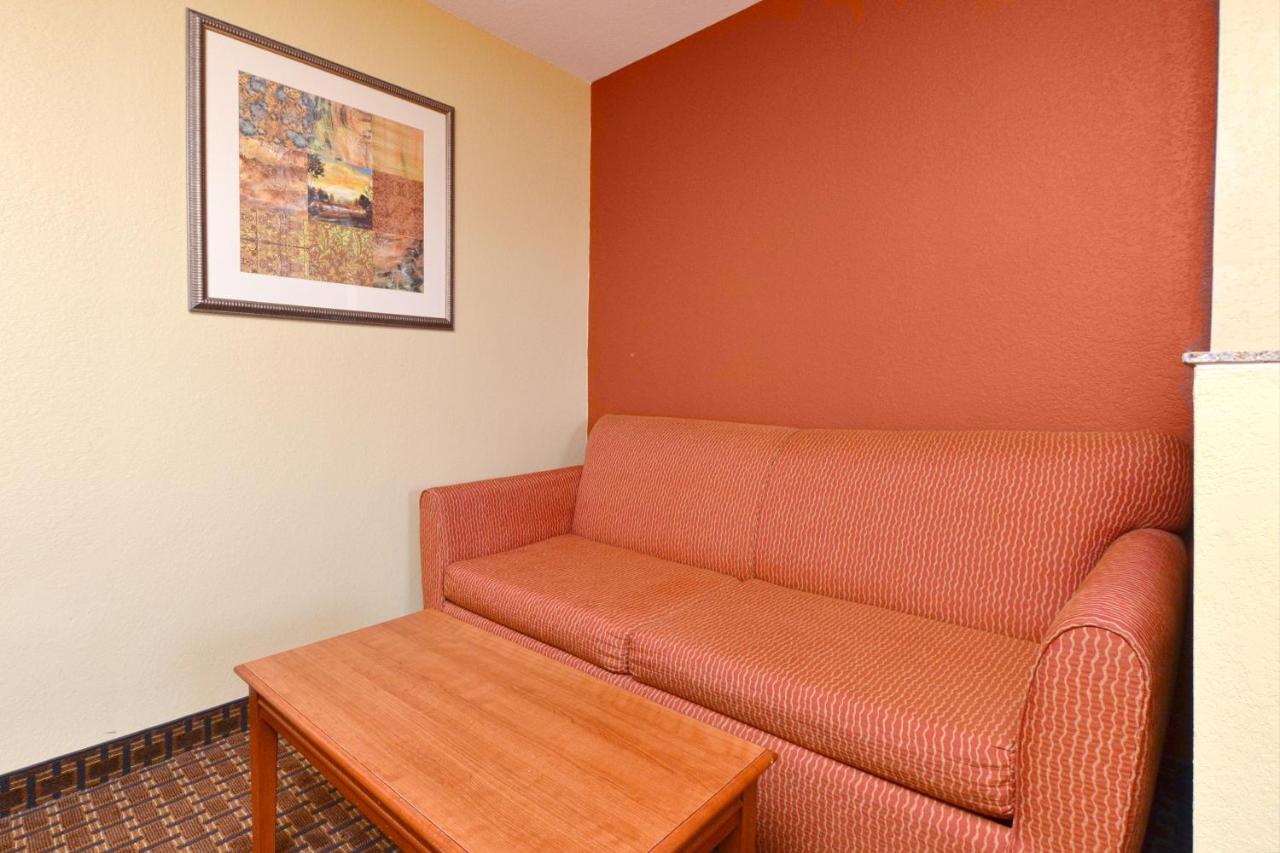 King Suite - Non-Smoking at Econo Lodge Inn & Suites Little Rock SW
