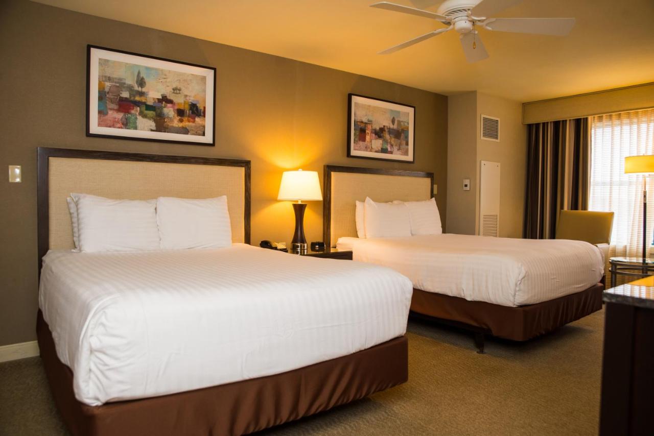 North Tower Queen at Isle Casino Hotel Bettendorf - A Caesars Rewards Destination