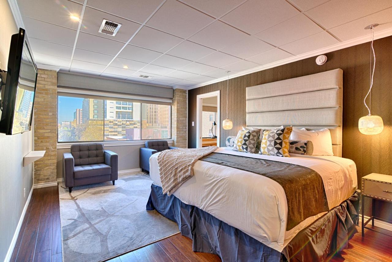 Two-Bedroom Suite at Riverwalk Plaza