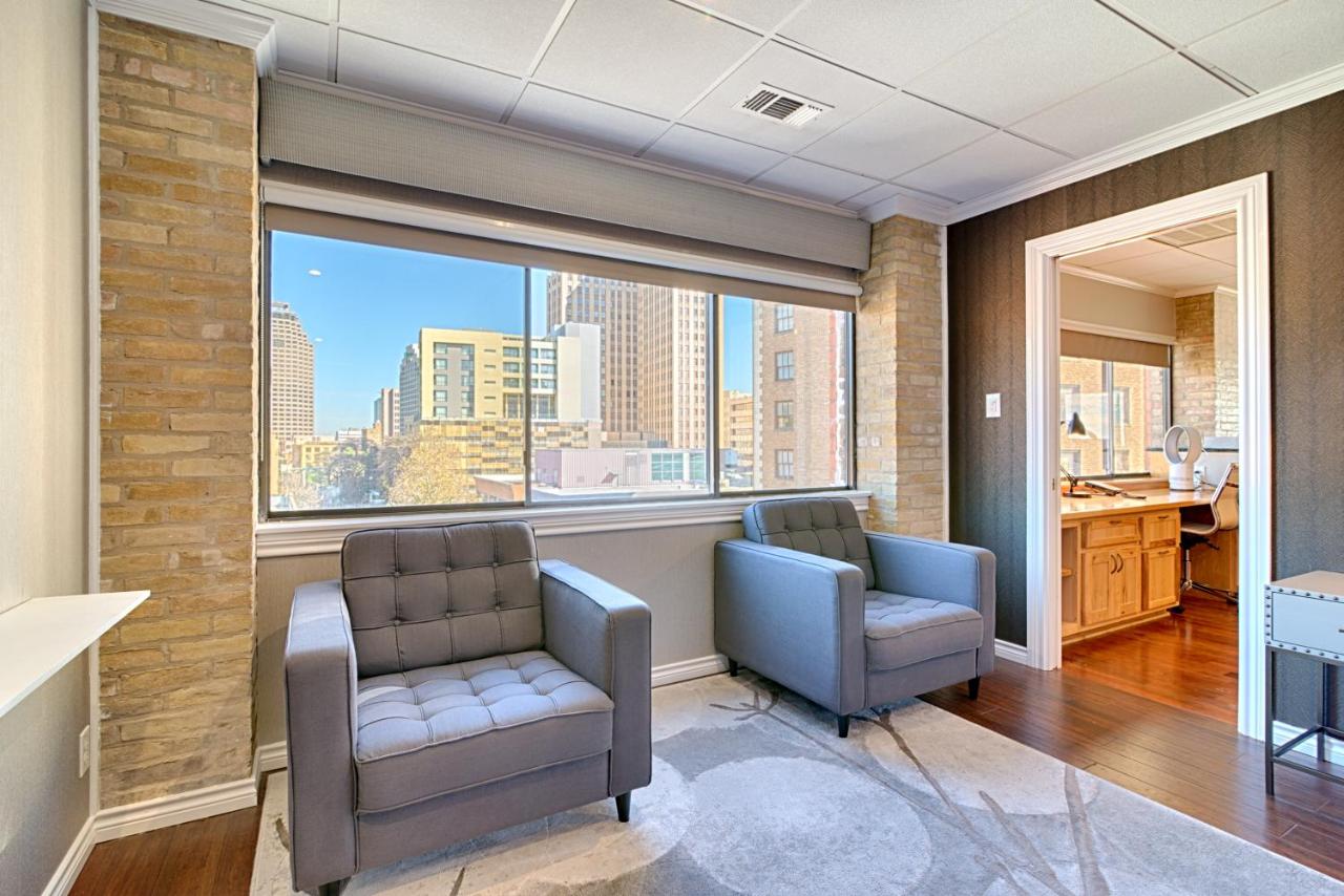 Two-Bedroom Suite at Riverwalk Plaza