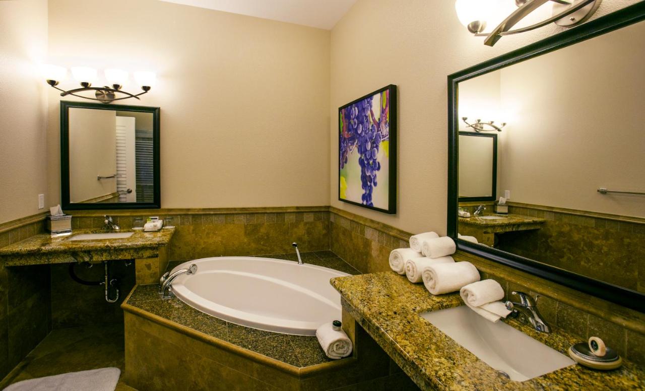 Romanza Suite with Sofa bed Hotel Tower at South Coast Winery Resort and Spa