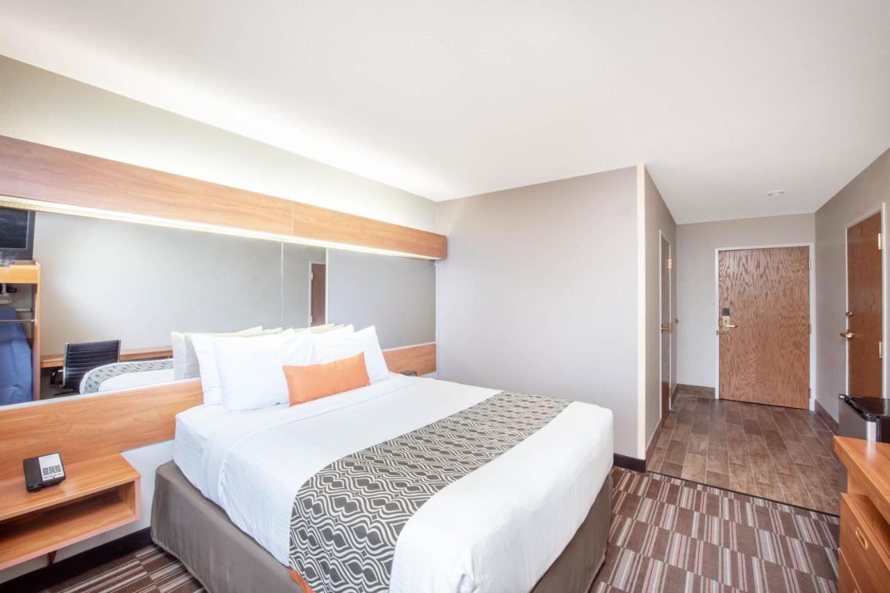 Queen Room - Disability Access/Non-Smoking at Microtel Inn & Suites by Wyndham Springfield