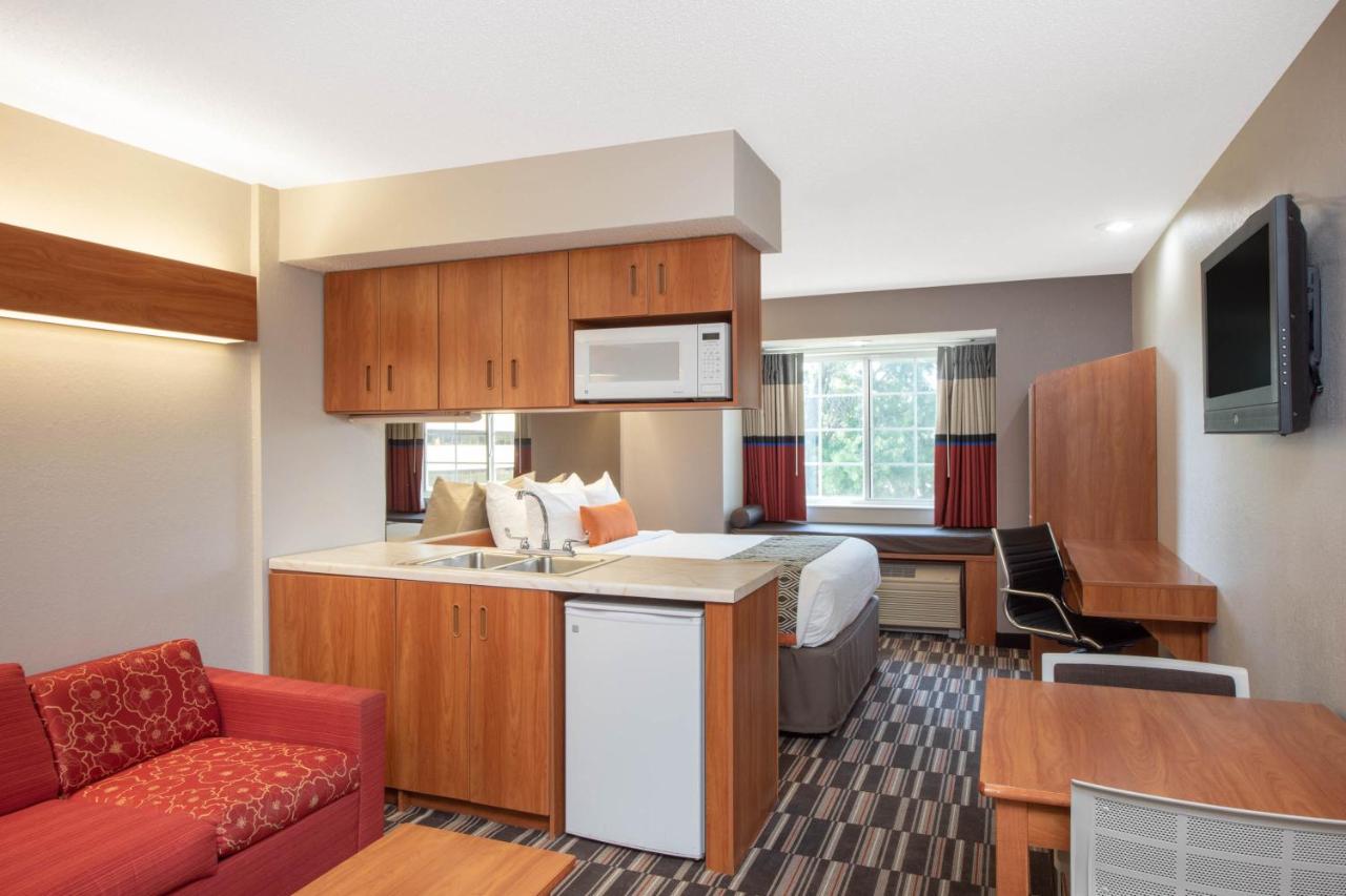 Queen Studio Suite - Non-Smoking at Microtel Inn & Suites by Wyndham Springfield