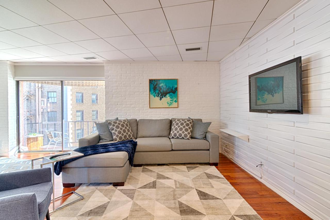 Two-Bedroom Suite at Riverwalk Plaza