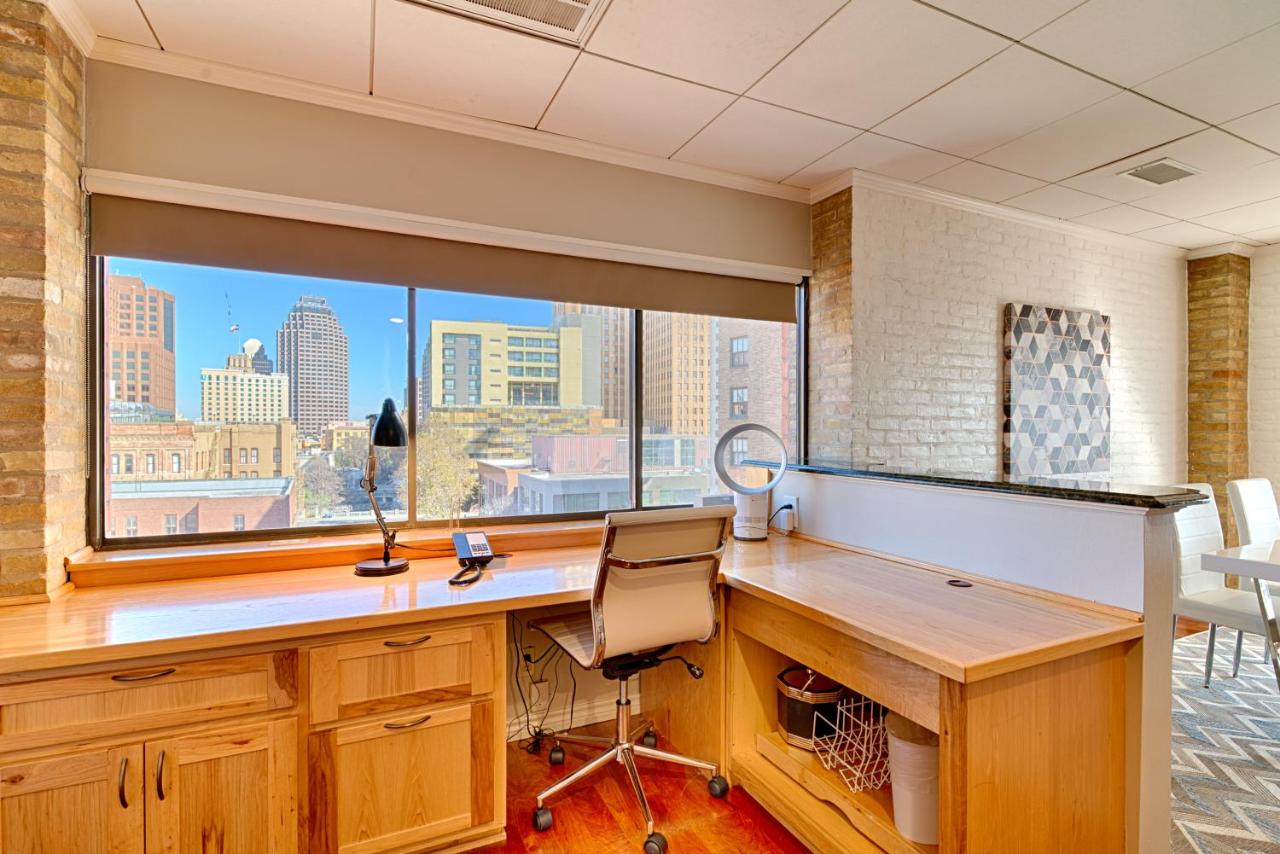 Two-Bedroom Suite at Riverwalk Plaza