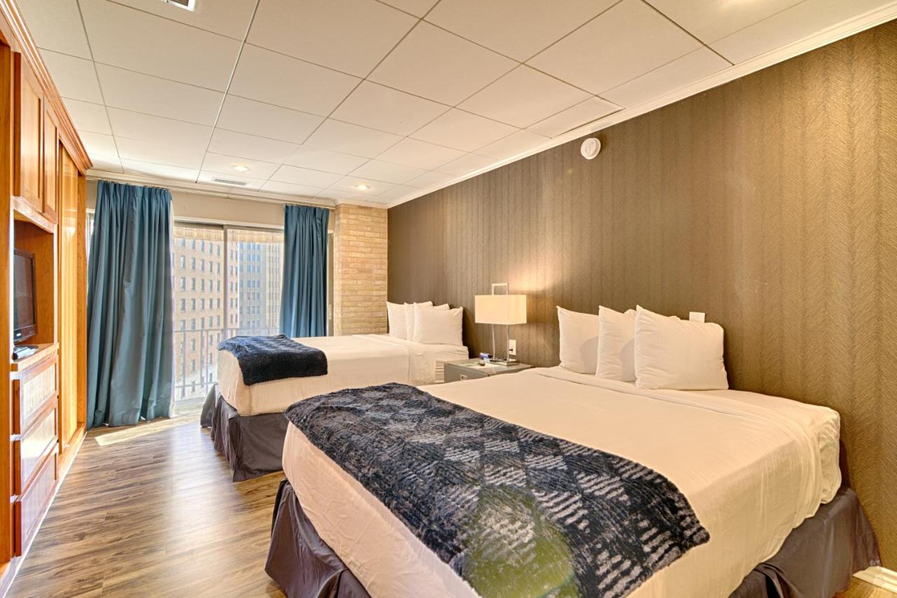 Two-Bedroom Suite at Riverwalk Plaza