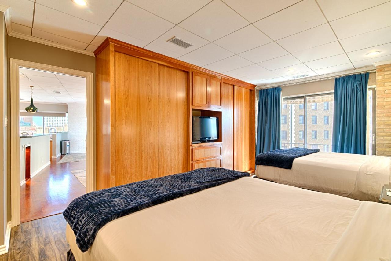 Two-Bedroom Suite at Riverwalk Plaza