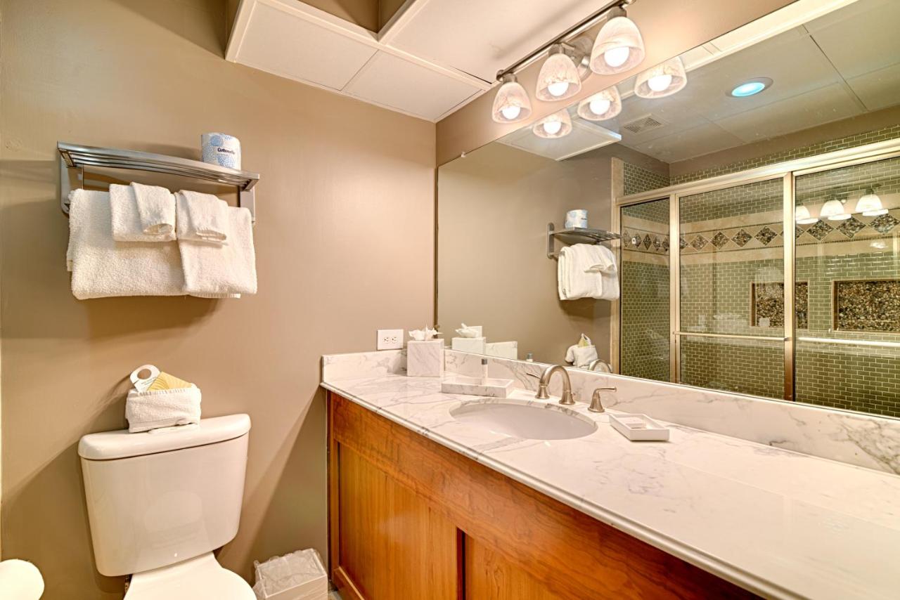 Two-Bedroom Suite at Riverwalk Plaza
